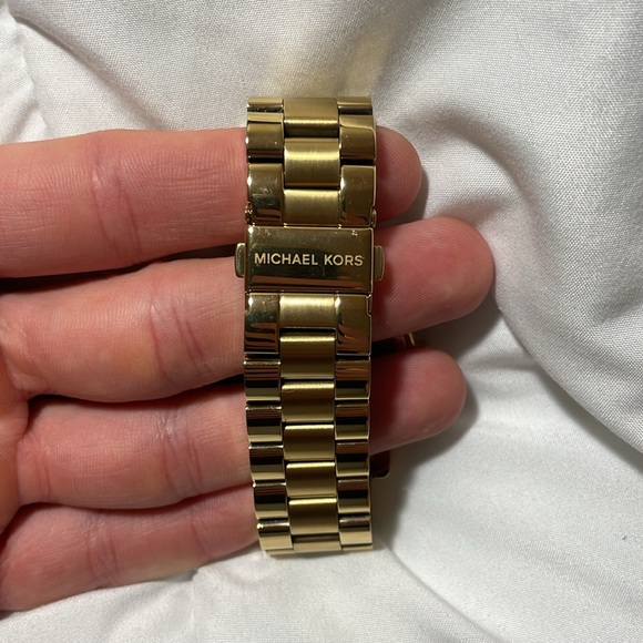 Michael Kors Runaway Gold Women’s Watch MK6162 - Picture 2 of 4